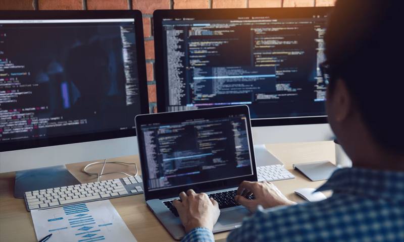 数据科学选型：R与Python如何赋能敖汉旗网站建设？